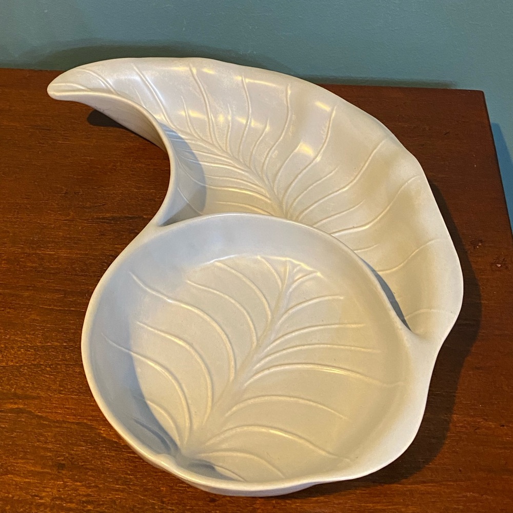 1960s California Pottery Leaf Chip / Veggie / Dip or Console Bowl - Gray